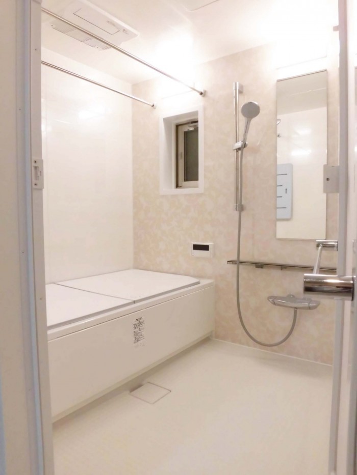 小さなお子様も入りやすいエコベンチ浴槽で楽しいバスタイムに 小さなお子様も入りやすいエコベンチ浴槽で楽しいバスタイムに